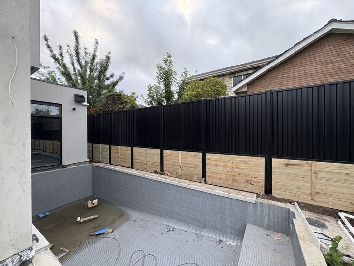 Colorbond fence with sleeper base by HD Fencing