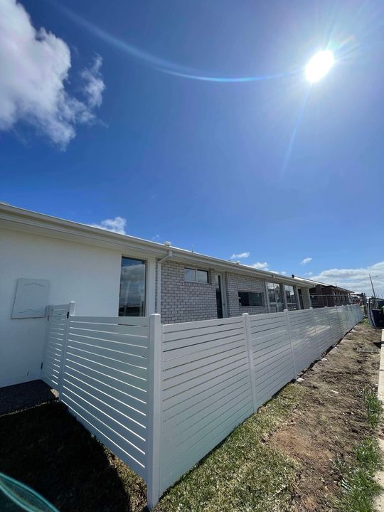 White horizontal slat fence by HD Fencing