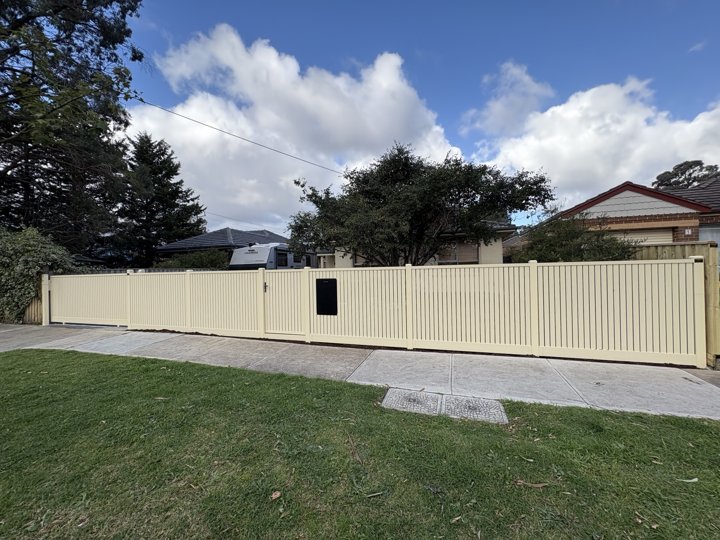 Cream vertical front fence by HD Fencing