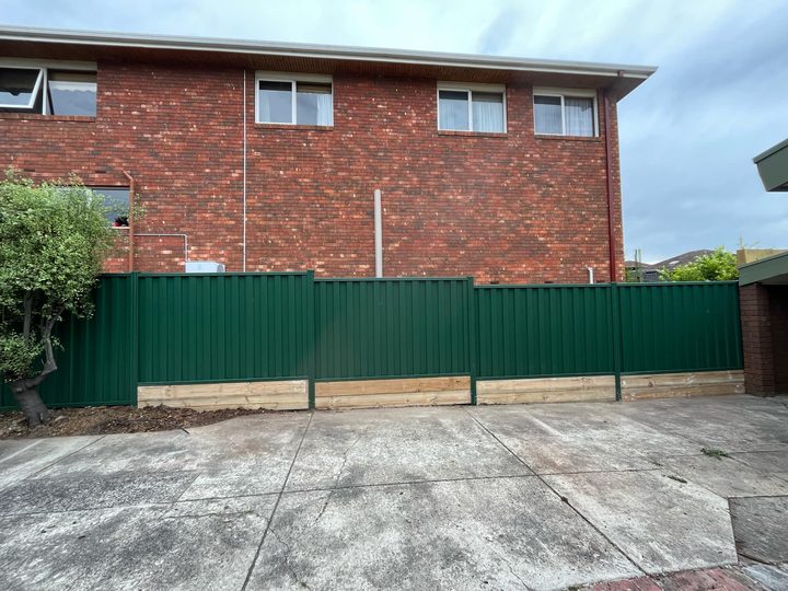 Green Colorbond driveway gates by HD Fencing