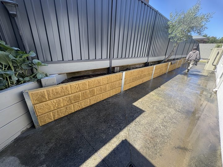 Monument fence with concrete sleepers by HD Fencing