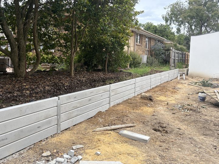 Concrete sleeper retaining wall by HD Fencing