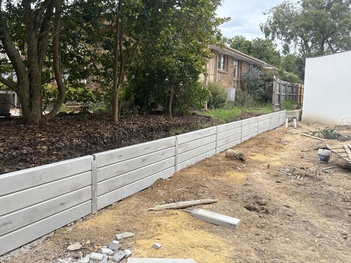 Concrete sleeper retaining wall by HD Fencing