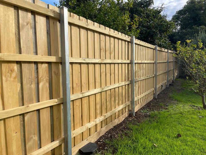 Timber paling boundary fence by HD Fencing