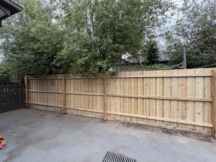 Timber driveway fence by HD Fencing